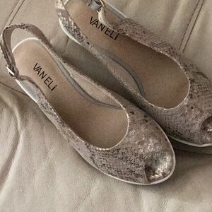 Vaneli Cream Sandals NWOT size 6
